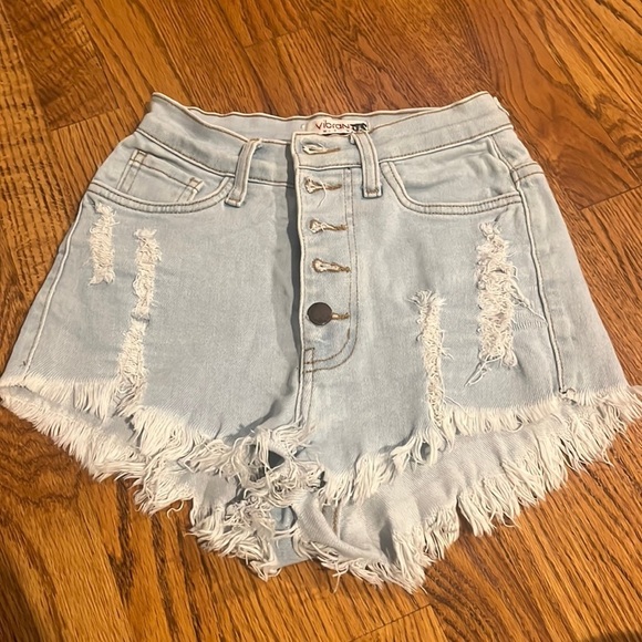 Vibrant Woman’s Light Ripped Shorts Size S - Picture 1 of 6